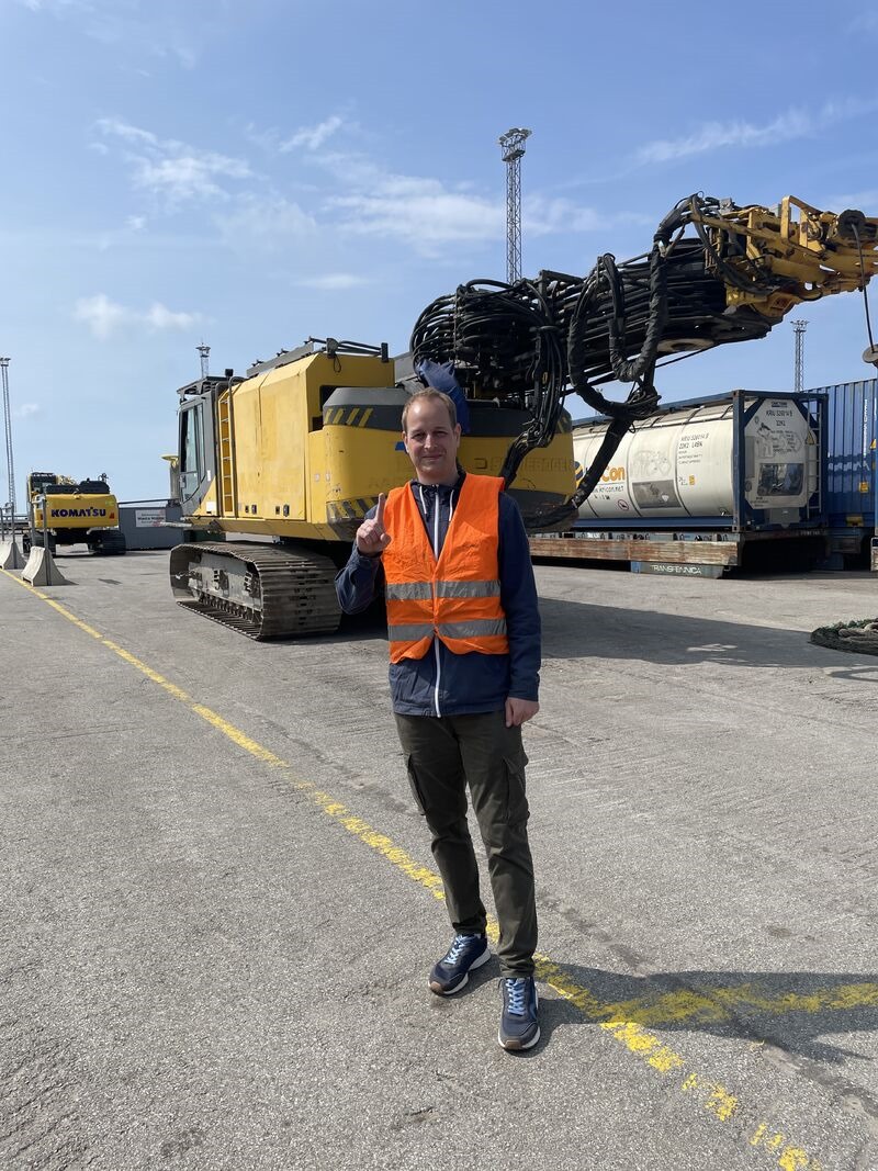 The project involved transporting a main machine measuring 14900x3400x3600 mm and weighing 62000 kg, along with dismounted appliances, from Gdynia, PL to Almaty, KZ.